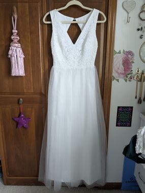 White Backless V-Neck Lace & Tulle Prom Or Wedding Dress